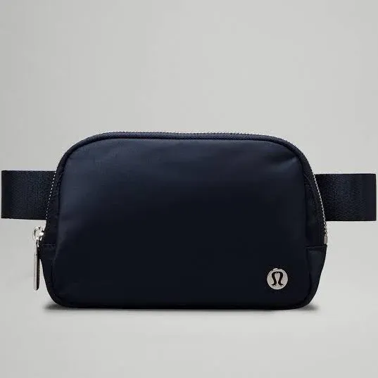 Lululemon Everywhere Belt Bag Silver Drop