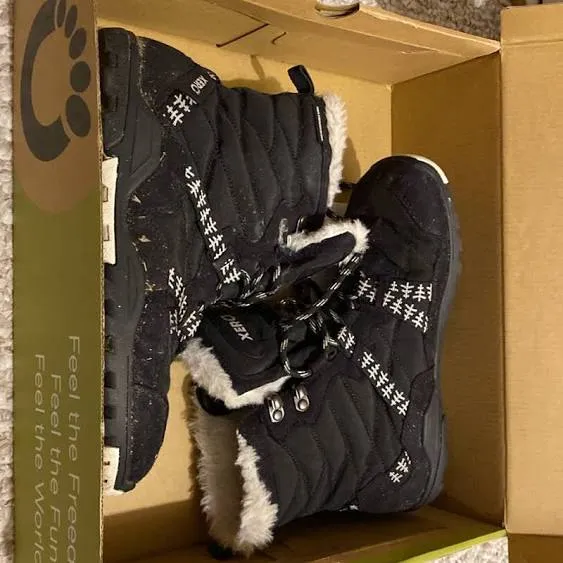 Alpine Xero women’s hiking snow boots